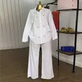 Detalle de camisa blanca de manga larga con cuentas y pantalones de pierna ancha - S / Top Y Pantalón / Blanco
