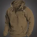 Gedetailleerd overzicht van een bruine herenhoodie met halve rits en zakken - S / Tops / Bruin