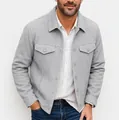 Vue détaillée d'une veste en laine grise premium pour homme avec poches à rabat - S / Hauts / Gris