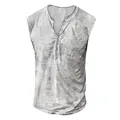 Dettaglio dello scollo Henley con bottoni e texture stampata 3D di questo gilet grigio da uomo - Taglia M / Top / Bianco