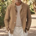 Nahaufnahme eines braunen Herren-Blazers aus Baumwolle und Leinen im Vintage-Stil - Kurkuma
