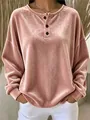 Detail eines rosa Gold-Samt-Henley-Sweatshirts mit drei Knöpfen und weicher Textur - S / Oberteile / Rosa