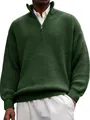 Dettaglio di un maglione da uomo in maglia verde scuro con mezza zip e texture. - Verde militare
