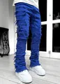 Dettaglio dei jeans da uomo blu cobalto con effetto strappato e vestibilità impilata - Taglia S / Pantaloni e gonne / Blu