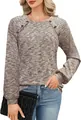 Gedetailleerde weergave van casual wafelgebreide top met lange mouwen en knopen - S / Tops / Abrikoos