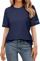Nahaufnahme eines marineblauen Kurzarm-T-Shirts mit Spitzen-Ausschnitten - Marineblau