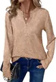 Detail van een dames top met lange mouwen en V-hals met kleurrijke gebreide textuur. - S / Tops / Goud