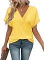 Maglietta da donna con scollo a V e maniche corte in colore giallo vivace e vestibilità ampia - Giallo