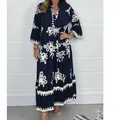 Élégante robe longue bleu marine à fleurs avec jupe à volants et manches cloche - S / Robes / Bleu marine