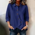 Blauw asymmetrisch los damesshirt met 3/4-mouwen en revers, casual chique en moderne stijl. - S / Tops / Blauw
