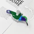 Detaillierte Ansicht einer bunten Haarklammer in Kolibri-Form aus Acetat für Damen-Styling. - Cyan Specht Stil (LH-PVCZJ-3)