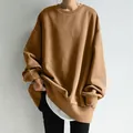 Detailansicht eines locker sitzenden camel Rundhals-Sweatshirts für Damen mit Saum - S / Oberteile / Braun