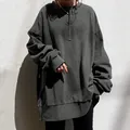 Detailansicht eines dunkelgrauen Oversized-Damen-Sweatshirts mit Rundhalsausschnitt - S / Oberteile / Grau