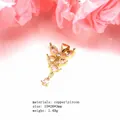 Dettagliato ciondolo a farfalla dorato con zirconi rosa scintillanti e goccia d'acqua - un solo ciondolo, senza catena / Rosa