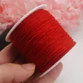 Detailansicht einer 0,8 mm dicken, roten, unelastischen Baumwollfadenspule für DIY-Schmuck - 0.8mm / Rot