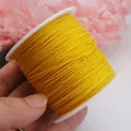 Detailansicht von 0,8 mm gelbem, unelastischem Baumwollfaden für DIY-Perlen und Quasten - 0.8mm / Gold