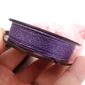 Detaillierte Nahaufnahme von lila schimmernder 0,85 mm Kordel für DIY-Schmuckweberei - Ca. 0,8 mm / Lila Fee (Lila Metallisch)
