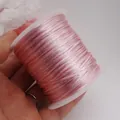 Bobine de cordon en satin de nylon rose pour fabrication de bijoux et bracelets - No. 7 (Environ 1.2MM) / Petit Rouleau Rose