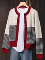 Stilvolle Damen-Strickjacke mit Streifen, rotem Rand und überschnittenen Schultern - S / Oberteile / Burgunderrot