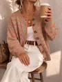 Stilvoller gestreifter Strickcardigan mit Rundhalsausschnitt in Haferflocken und Orange - S / Oberteile / Khaki