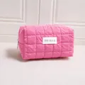 Rosafarbene glänzend gesteppte Kosmetiktasche, Größe 20x11x12,5 cm, Gewicht ca. 61 g - Kissentasche / Rosenrosa