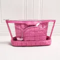3-teiliges Set gesteppter Kosmetiktaschen in Rosé-Pink mit glänzendem Finish und Tasche - Dreiteiliges Set / Rosenrosa