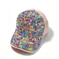 Dettaglio di un cappello da baseball rosa con perle colorate e strass luccicanti di lusso - Adulto, Circonferenza del cappello 58cm regolabile / Rosa