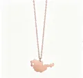 Collier élégant avec pendentif carte de l'Autriche en or rose et découpe en forme de cœur. - Russie / Or rose