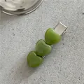 Linda pinza para el pelo de corazón en resina verde con base de metal plateado pulido - Pinza para el Cabello de Triple Corazón (J300-B4) / Verde