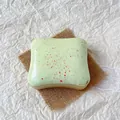 Realistisches grünes Erdbeer-Toastbrot Squishy Spielzeug für langsamen Stressabbau. - Toast-Stil / 1 Stück / Grün