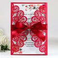Elegante invitación de boda roja cortada con láser y lazo de cinta de seda roja liso - Rojo Perlado