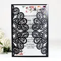 Elegante invitación de boda negra cortada por láser con diseño interior floral - Negro