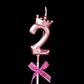 Roségouden verjaardagskaars nummer 2 met kroon en roze strik, circa 5,4 cm x 3 cm groot - Kroon Strik Nummer Kaars - Roze - 2