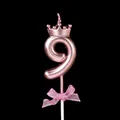 Roségouden metalen verjaardagskaars nummer 9 met kroonopzetstuk en roze strikdecoratie - Kroon Strik Nummer Kaars - Roze - 9