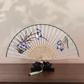 Traditioneller Suzhou-Stickfächer mit eleganten blauen Blumenmustern - 6 Zoll / Blaue Iris