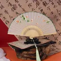 Exquisiter Suzhou Stickerei Faltfächer mit Ginkgoblatt-Muster und grüner Quaste - 6 Zoll / Ginkgo (A13)
