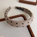 Elegante cerchietto imbottito in tessuto grigio caffè con motivo a pois neri classico - Stile Caffè Chiaro a Pois (27305A)