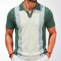 Polo de punto para hombre con elegantes rayas de colores y moderno diseño de cuello V - M / Tops / Verde