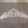 Elegante silberne Braut-Tiara Krone mit funkelnden Strasssteinen für Hochzeiten und Feiern. - 43# Krone / Silber