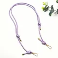 Verstellbarer lavendel-violetter Taschenriemen aus Kunstleder mit goldfarbenen Metallhaken. - Goldener Plattenhaken / Hellviolett