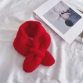 Leuchtend roter gestrickter Kinderschal mit gemütlichem Kreuzschlaufendesign für den Winter - Gekreuzt / Rot