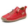Chaussures de loisirs en cuir rouge cousues main avec semelle en caoutchouc et velcro. - 38 / Rouge