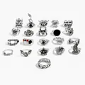 Ensemble de 16 bagues punk gothique, spécifications de taille et de poids en pouces et grammes. - Ensemble de 16 Pièces (06649) / Argent antique
