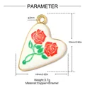 Detailansicht des Herzanhängers mit roter Rose Emaille und Maßen - Doppelte Rote Rose Irreguläres Herz (YK1159)