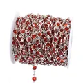 Vue détaillée de la chaîne en verre rouge 6mm avec bordure en cuivre argenté pour bijoux - 6mm / Verre Rouge-Chaîne Argentée
