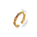 Vista dettagliata di anello placcato oro con zirconi arcobaleno e dimensioni - Stile Pave di Zirconi Multicolore a Croce X (G5139918) / Oro