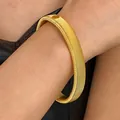 Goldfarbener flexibler Feder-Metallarmreif für Punk-Mode - Feder Armreif (1251) / KC Gold