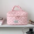Borsa da trucco trapuntata rosa con pois marroni, manico superiore e doppia chiusura a cerchio - Stile a Pois / Rosa