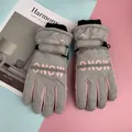 Grijze en roze thermische winterhandschoenen met 'SNOW'-tekst voor buitenactiviteiten - Bergprint Color-block Koudebestendige Stijl (SNOW) / Grijs