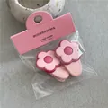 Set de dos lindas pinzas para el cabello con flores rosas en empaque estilo coreano - Pinza de pico de pato con flor de cinco pétalos (B3.3) / 2 Piezas/Juego / Rosa